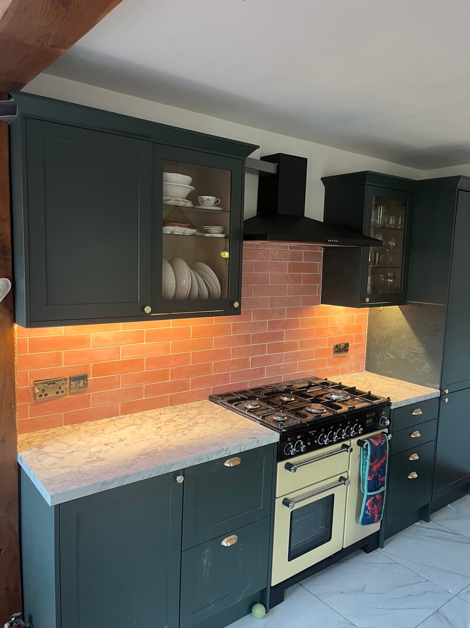 Pink kitchen splashback