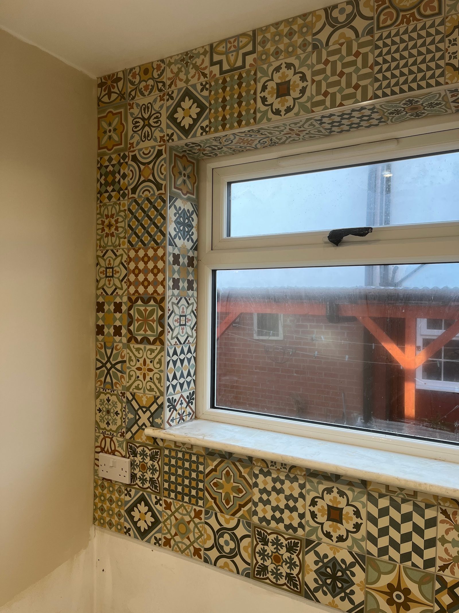 Pattern around the window